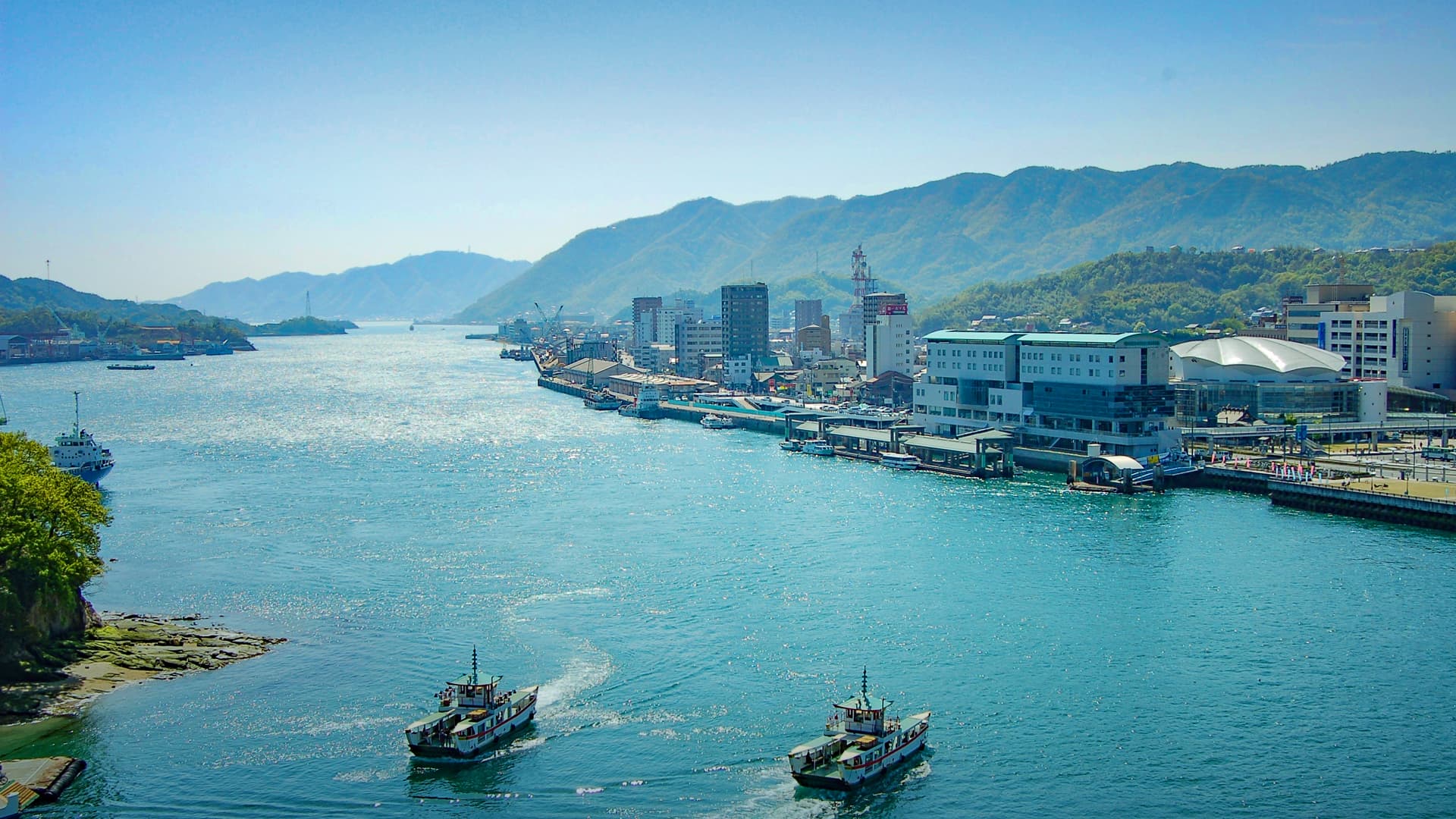 	At a hotel overlooking the Onomichi Channel Have a relaxing time